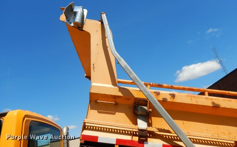 image for item DF6511 2006 International 7400  dump truck