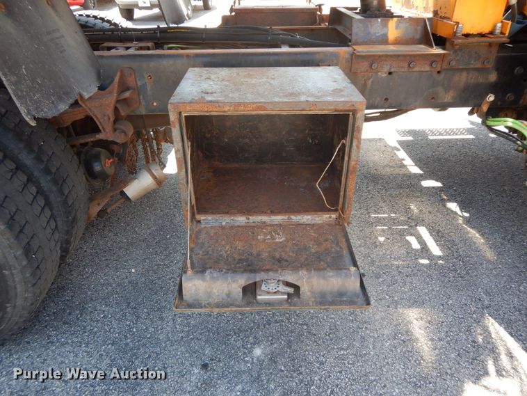 image for item DF6511 2006 International 7400  dump truck