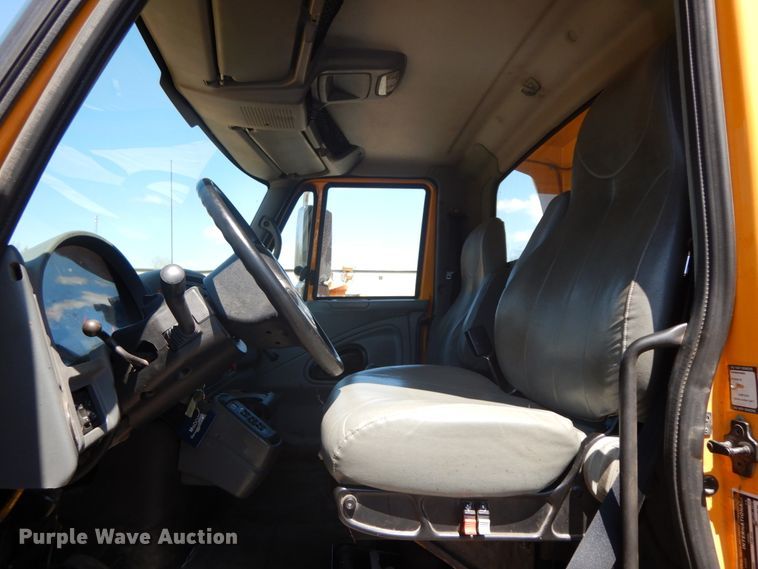 image for item DF6511 2006 International 7400  dump truck