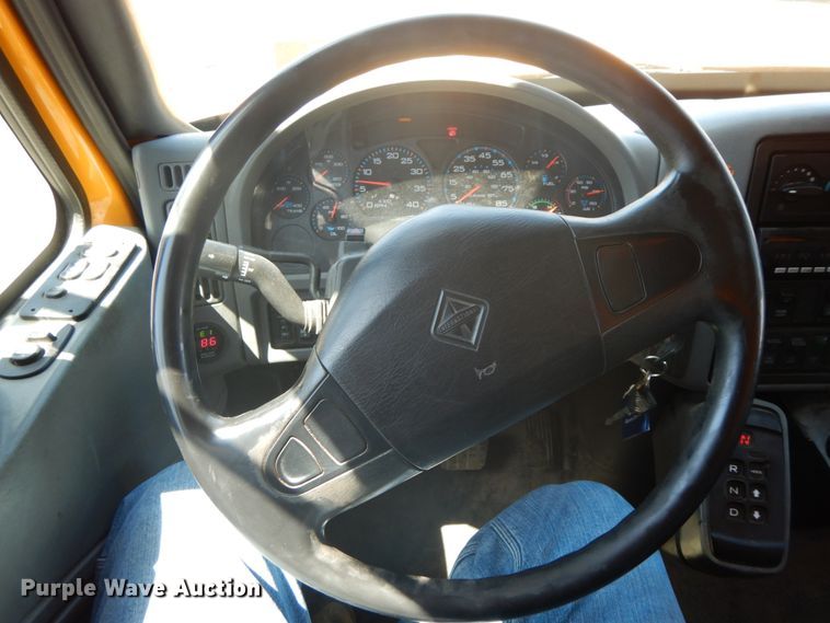 image for item DF6511 2006 International 7400  dump truck