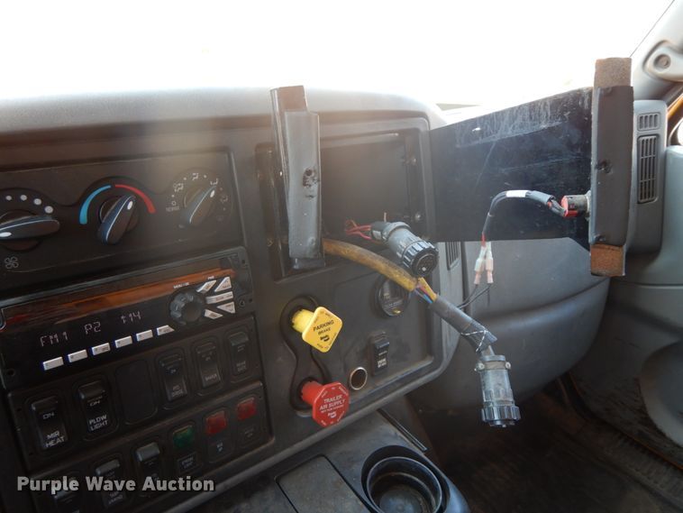 image for item DF6511 2006 International 7400  dump truck