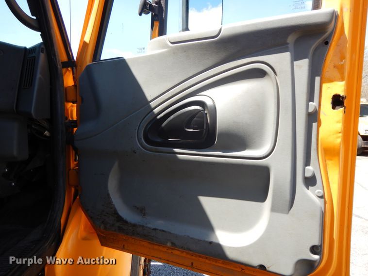 image for item DF6511 2006 International 7400  dump truck