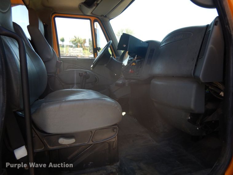 image for item DF6511 2006 International 7400  dump truck