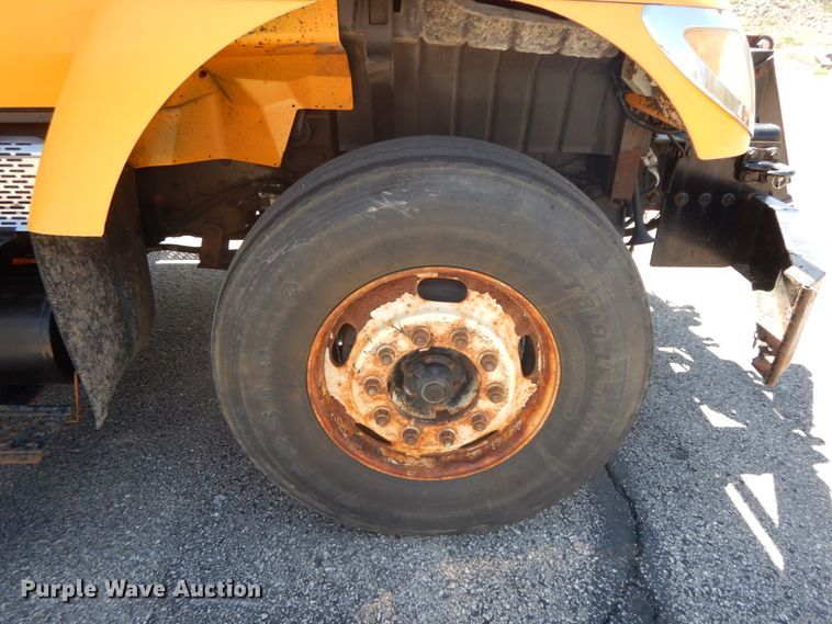 image for item DF6511 2006 International 7400  dump truck