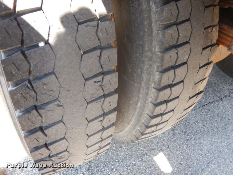 image for item DF6511 2006 International 7400  dump truck