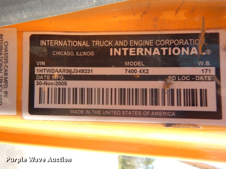 image for item DF6511 2006 International 7400  dump truck