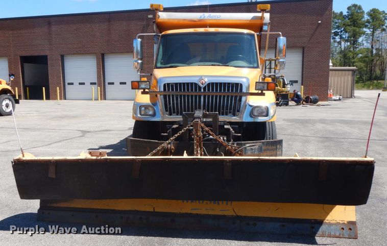 image for item DF6513 2006 International 7500  dump truck