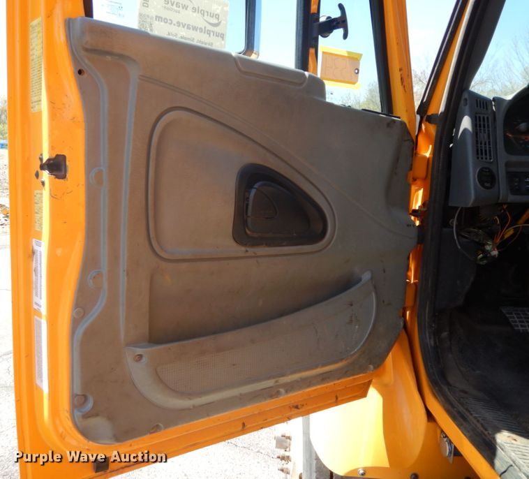image for item DF6513 2006 International 7500  dump truck
