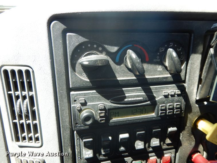 image for item DF6513 2006 International 7500  dump truck