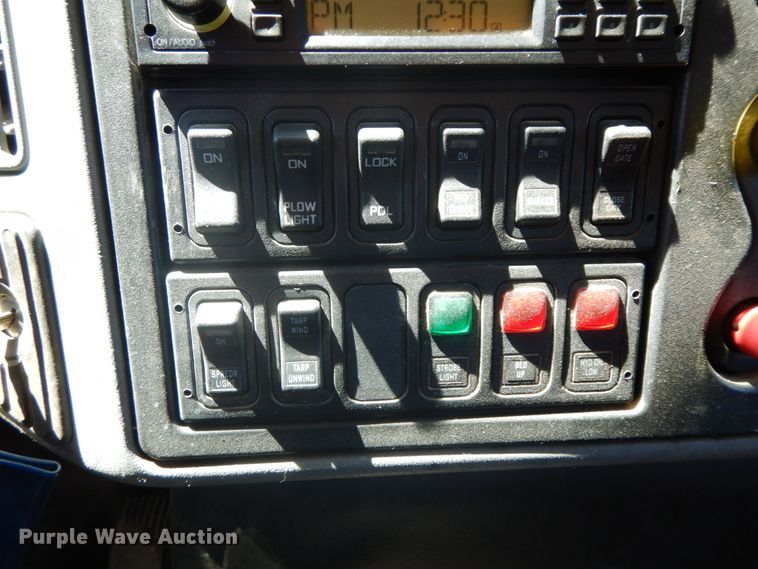 image for item DF6513 2006 International 7500  dump truck