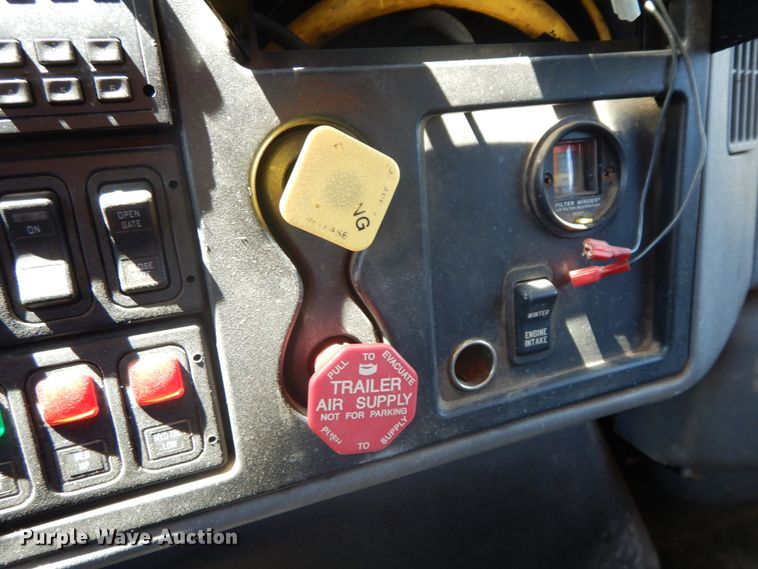 image for item DF6513 2006 International 7500  dump truck