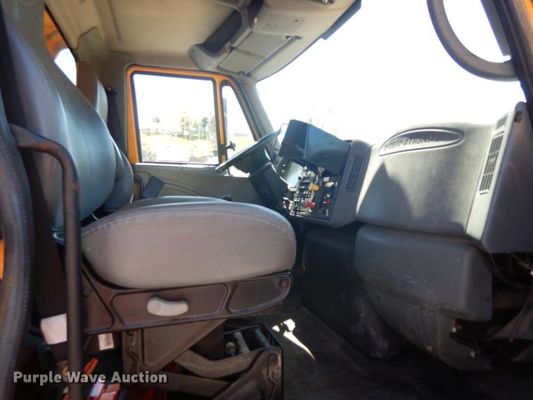 image for item DF6513 2006 International 7500  dump truck