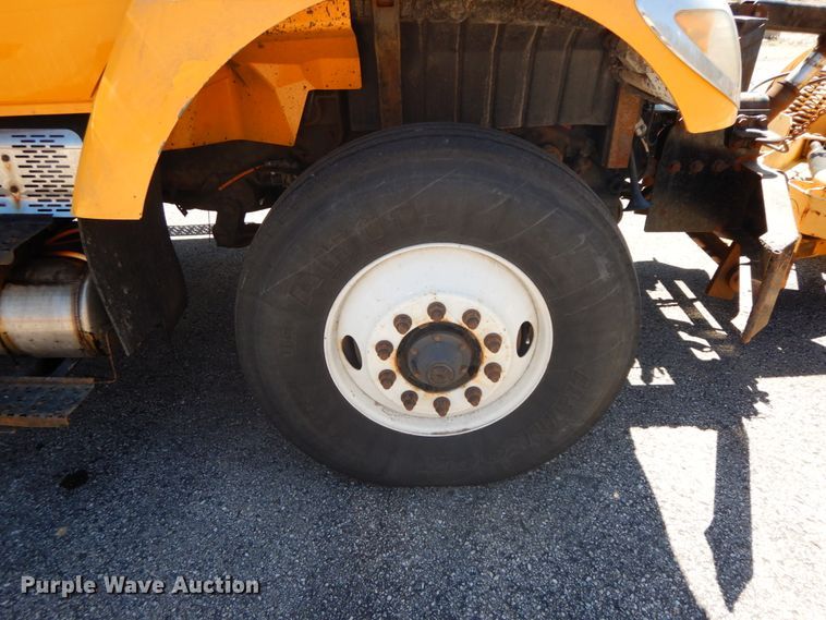 image for item DF6513 2006 International 7500  dump truck