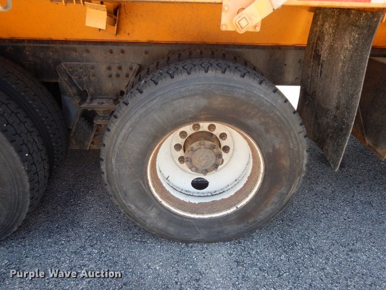 image for item DF6513 2006 International 7500  dump truck