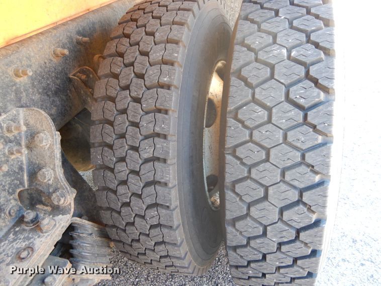 image for item DF6513 2006 International 7500  dump truck