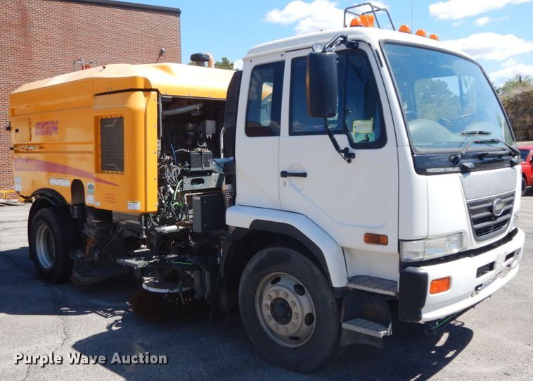 image for item DF6515 2009 Elgin Whirlwind  street sweeper truck