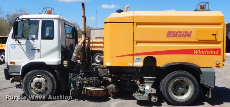 image for item DF6515 2009 Elgin Whirlwind  street sweeper truck