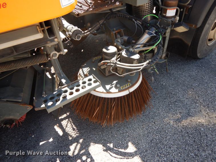 image for item DF6515 2009 Elgin Whirlwind  street sweeper truck