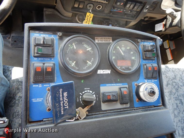 image for item DF6515 2009 Elgin Whirlwind  street sweeper truck