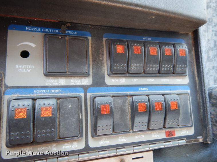 image for item DF6515 2009 Elgin Whirlwind  street sweeper truck