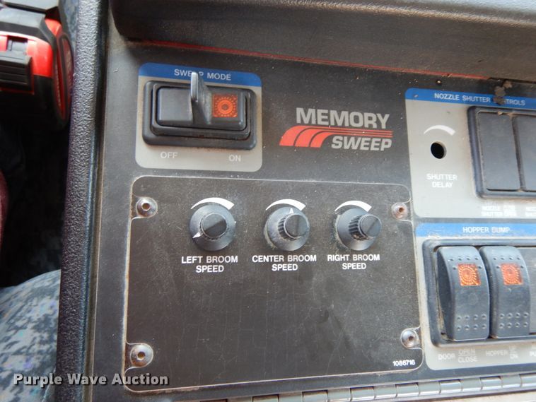 image for item DF6515 2009 Elgin Whirlwind  street sweeper truck