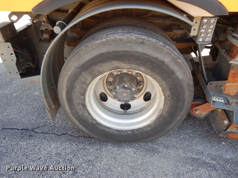 image for item DF6515 2009 Elgin Whirlwind  street sweeper truck