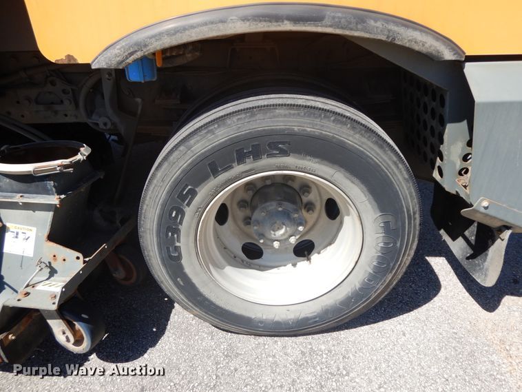 image for item DF6515 2009 Elgin Whirlwind  street sweeper truck