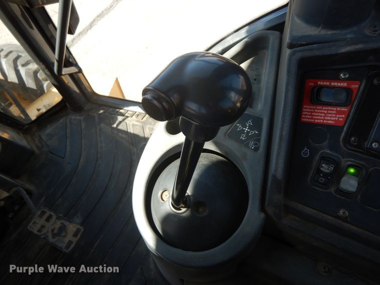 image for item DF6516 2005 John Deere 410G  backhoe