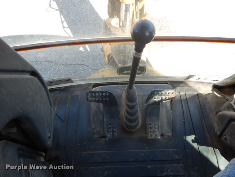 image for item DF6516 2005 John Deere 410G  backhoe