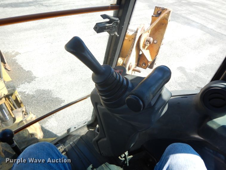 image for item DF6516 2005 John Deere 410G  backhoe