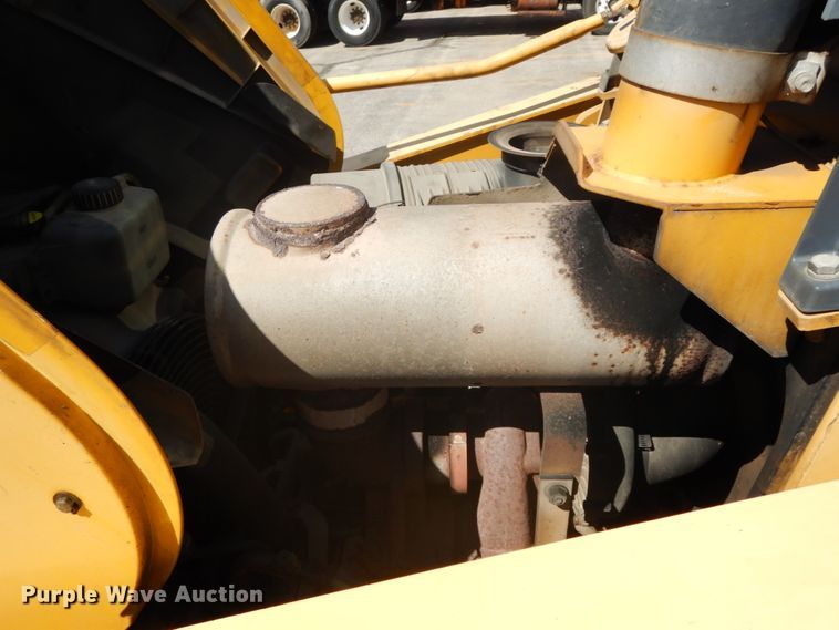image for item DF6516 2005 John Deere 410G  backhoe