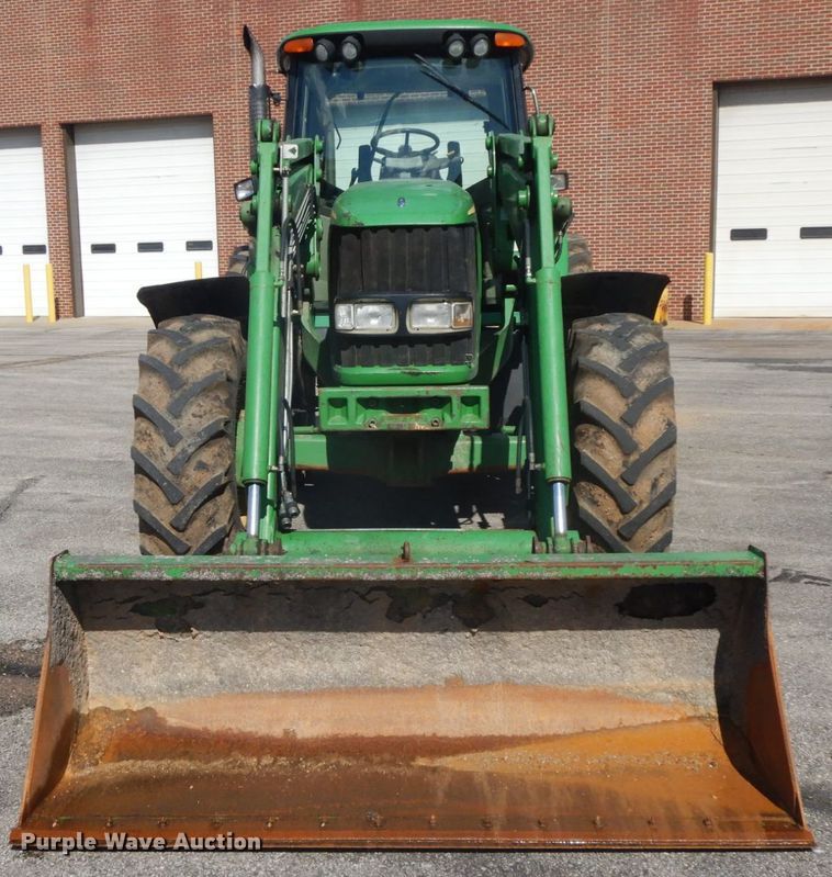 image for item DF6520 2006 John Deere 7320 MFWD tractor