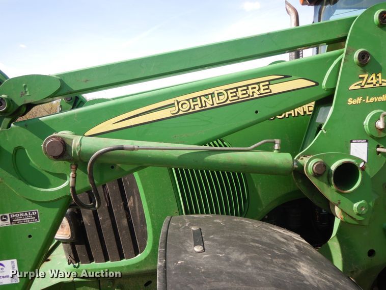 image for item DF6520 2006 John Deere 7320 MFWD tractor