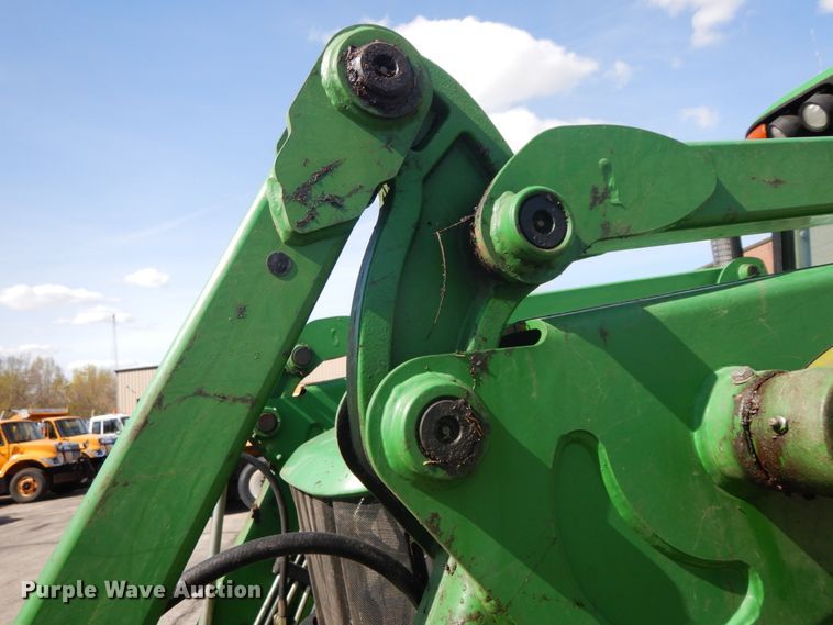 image for item DF6520 2006 John Deere 7320 MFWD tractor