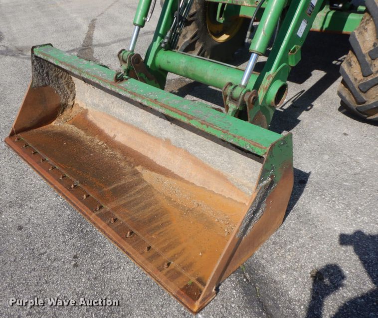 image for item DF6520 2006 John Deere 7320 MFWD tractor