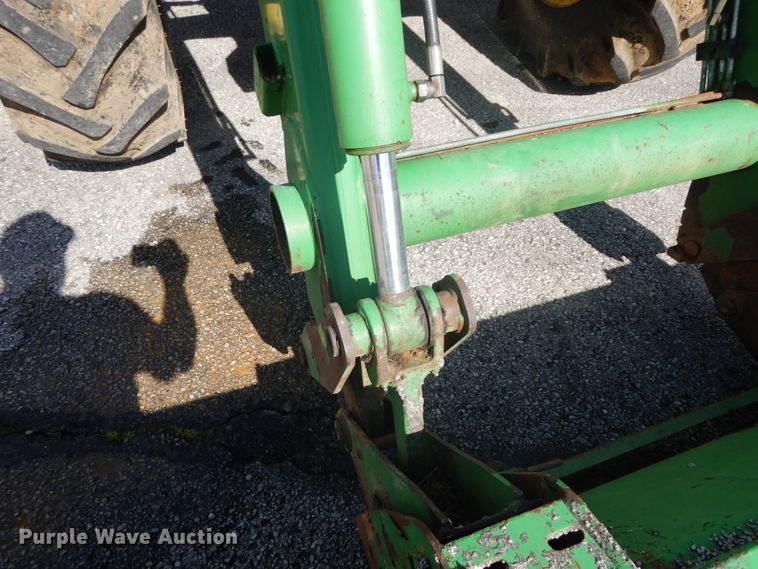 image for item DF6520 2006 John Deere 7320 MFWD tractor