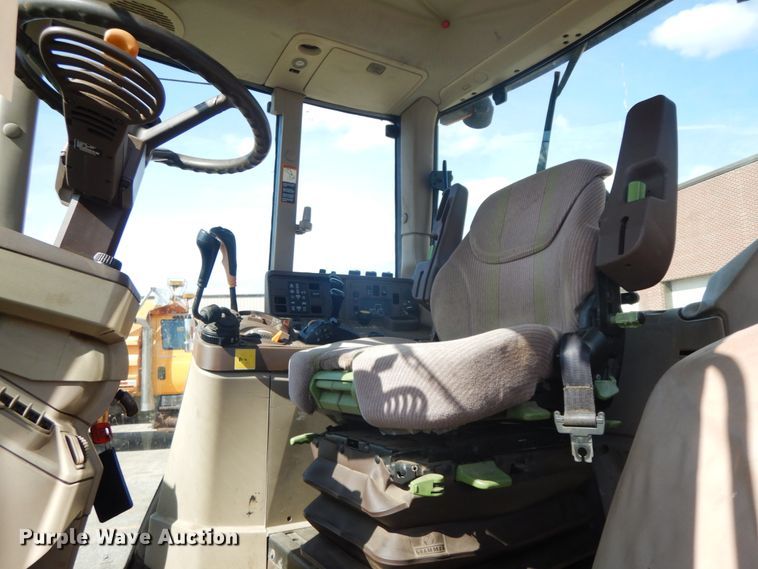 image for item DF6520 2006 John Deere 7320 MFWD tractor