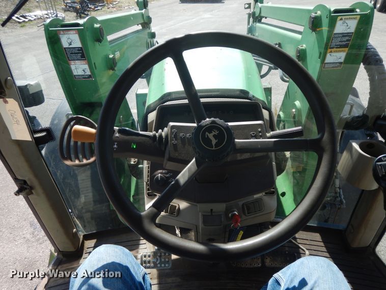 image for item DF6520 2006 John Deere 7320 MFWD tractor