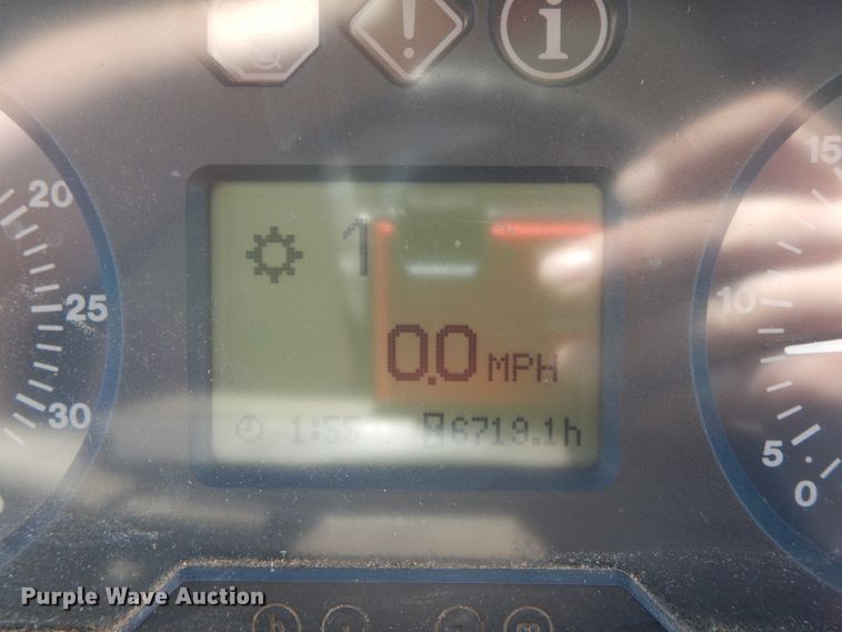 image for item DF6520 2006 John Deere 7320 MFWD tractor