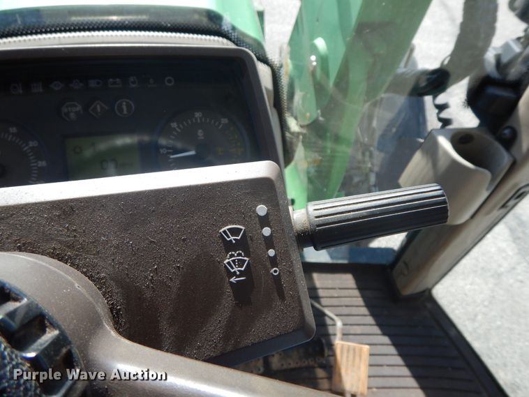 image for item DF6520 2006 John Deere 7320 MFWD tractor