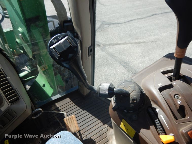 image for item DF6520 2006 John Deere 7320 MFWD tractor