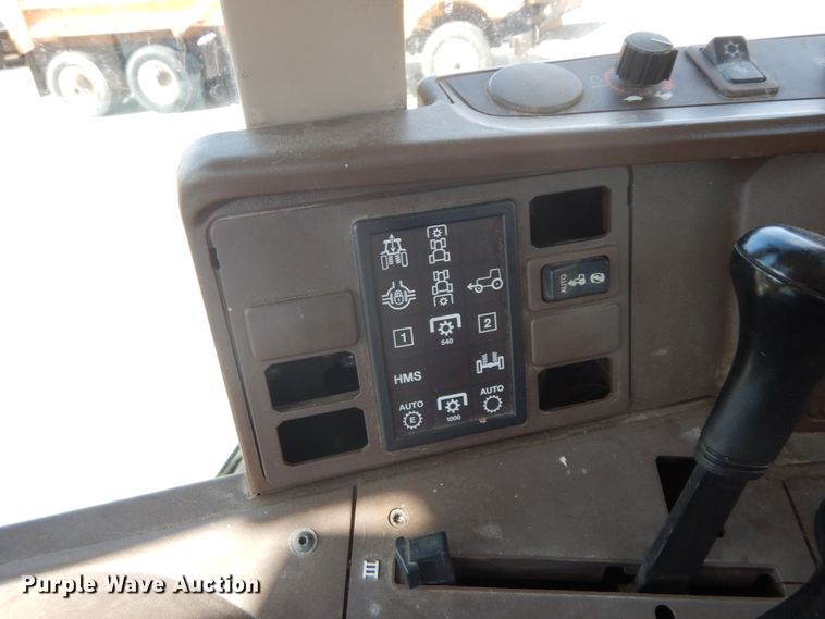 image for item DF6520 2006 John Deere 7320 MFWD tractor