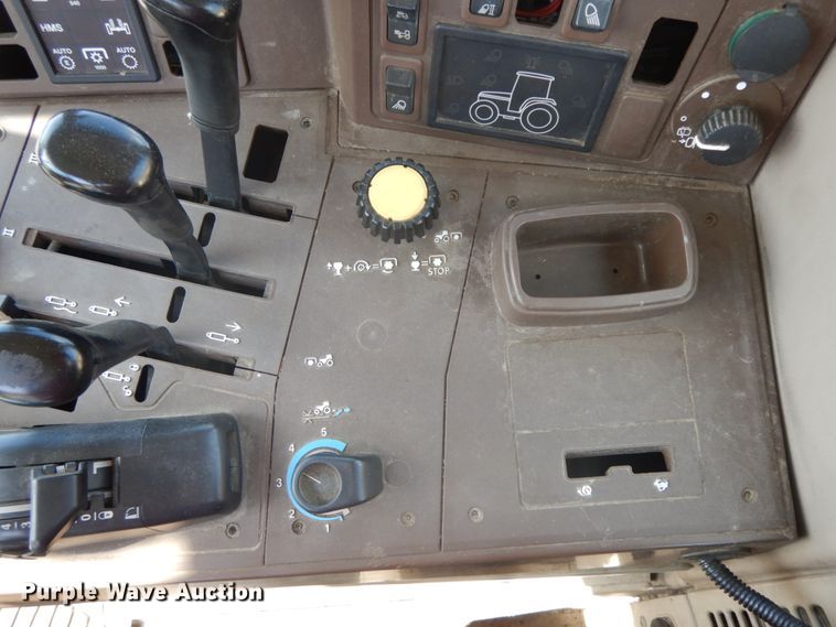 image for item DF6520 2006 John Deere 7320 MFWD tractor