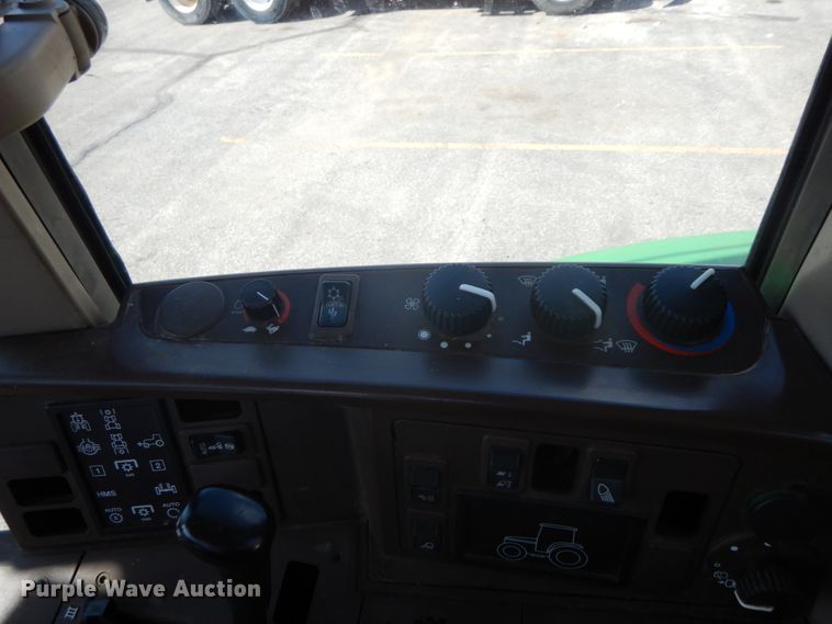 image for item DF6520 2006 John Deere 7320 MFWD tractor