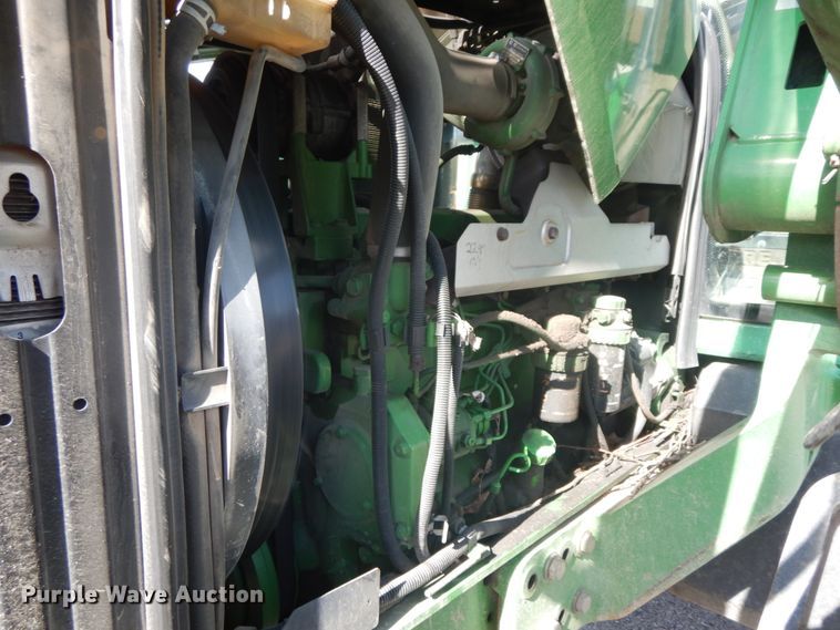 image for item DF6520 2006 John Deere 7320 MFWD tractor