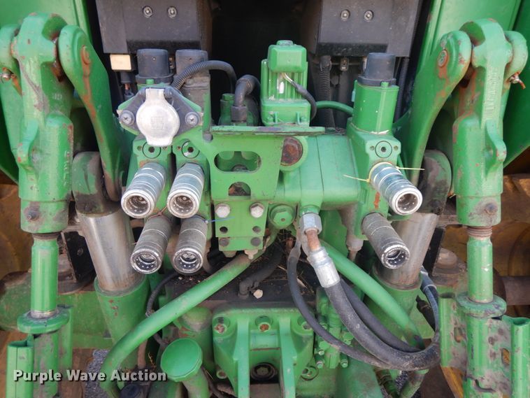 image for item DF6520 2006 John Deere 7320 MFWD tractor