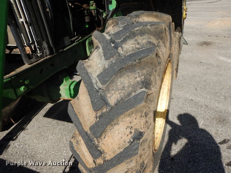 image for item DF6520 2006 John Deere 7320 MFWD tractor
