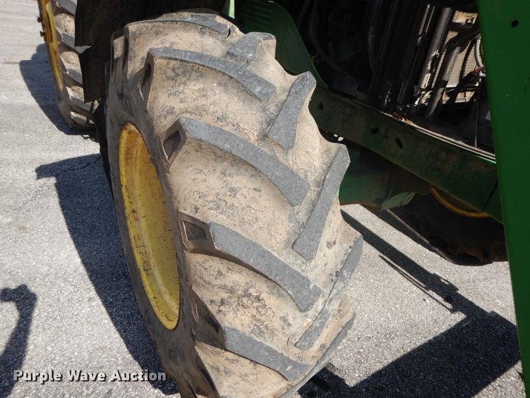 image for item DF6520 2006 John Deere 7320 MFWD tractor