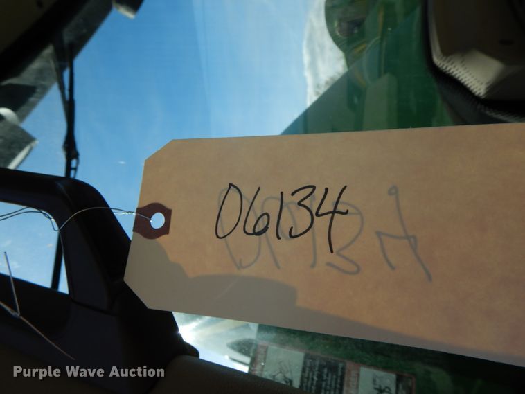 image for item DF6520 2006 John Deere 7320 MFWD tractor