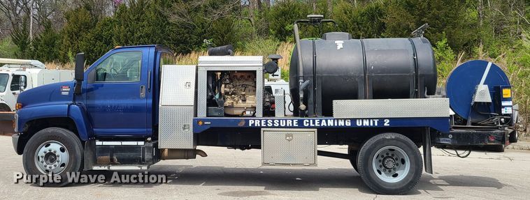 image for item DH5881 2006 GMC 6500  sewer jetter truck